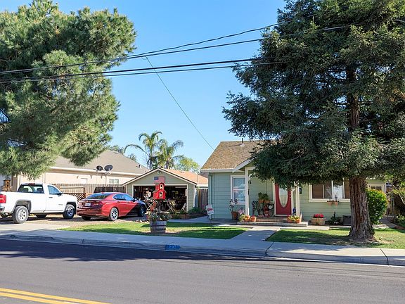 3rd image of 13372 Bentley St