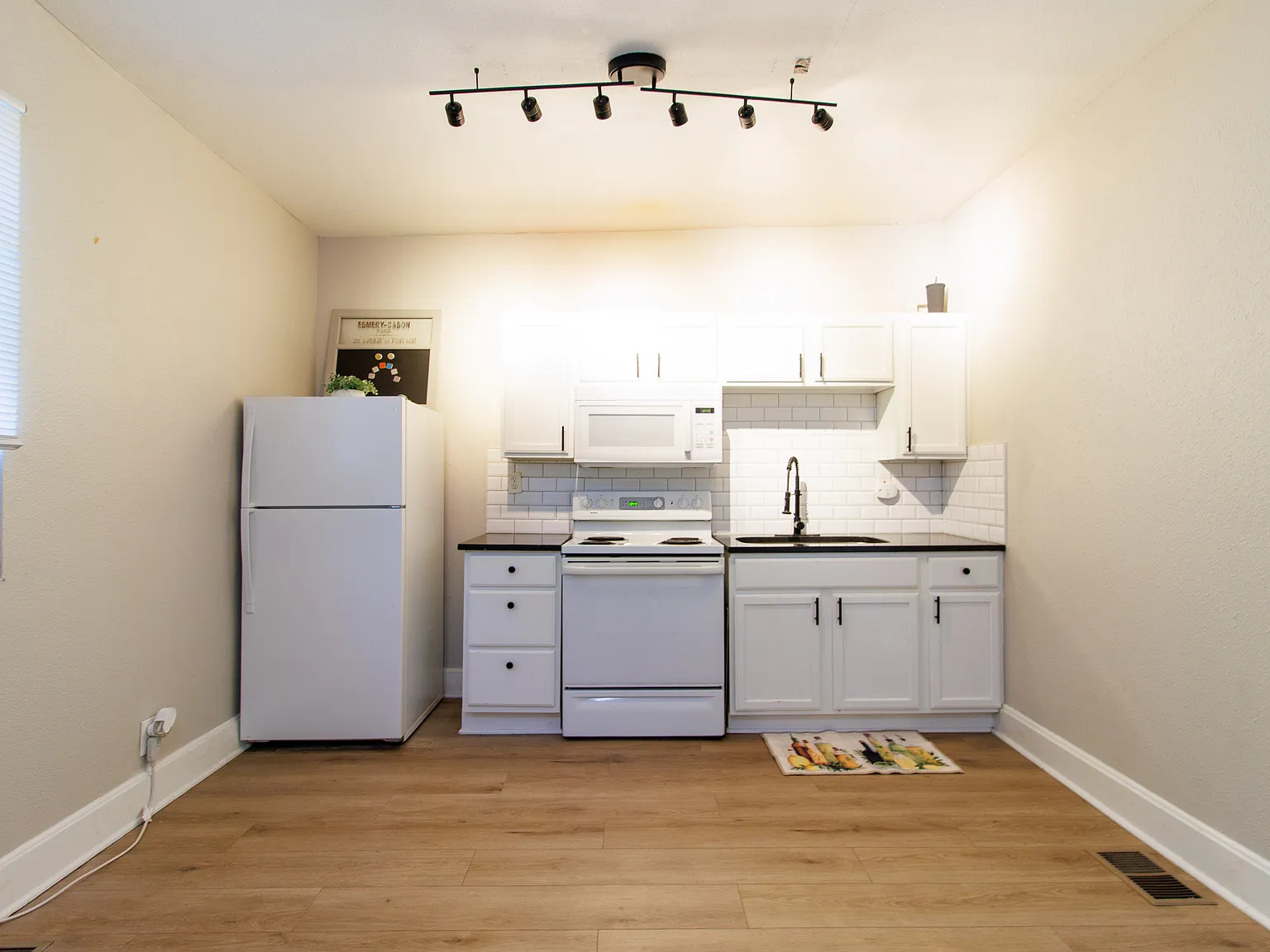 1 bed, 1.0 bath, 399 sqft, $995 — Photo 4