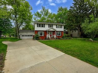 2107 White Oak Dr, Stow, OH 44224