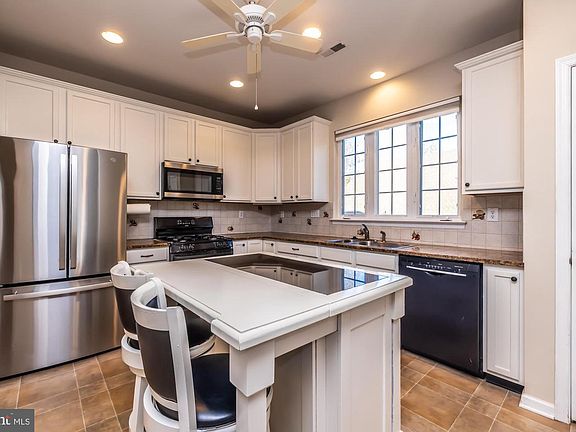 3rd image of 209 Kendig Ln