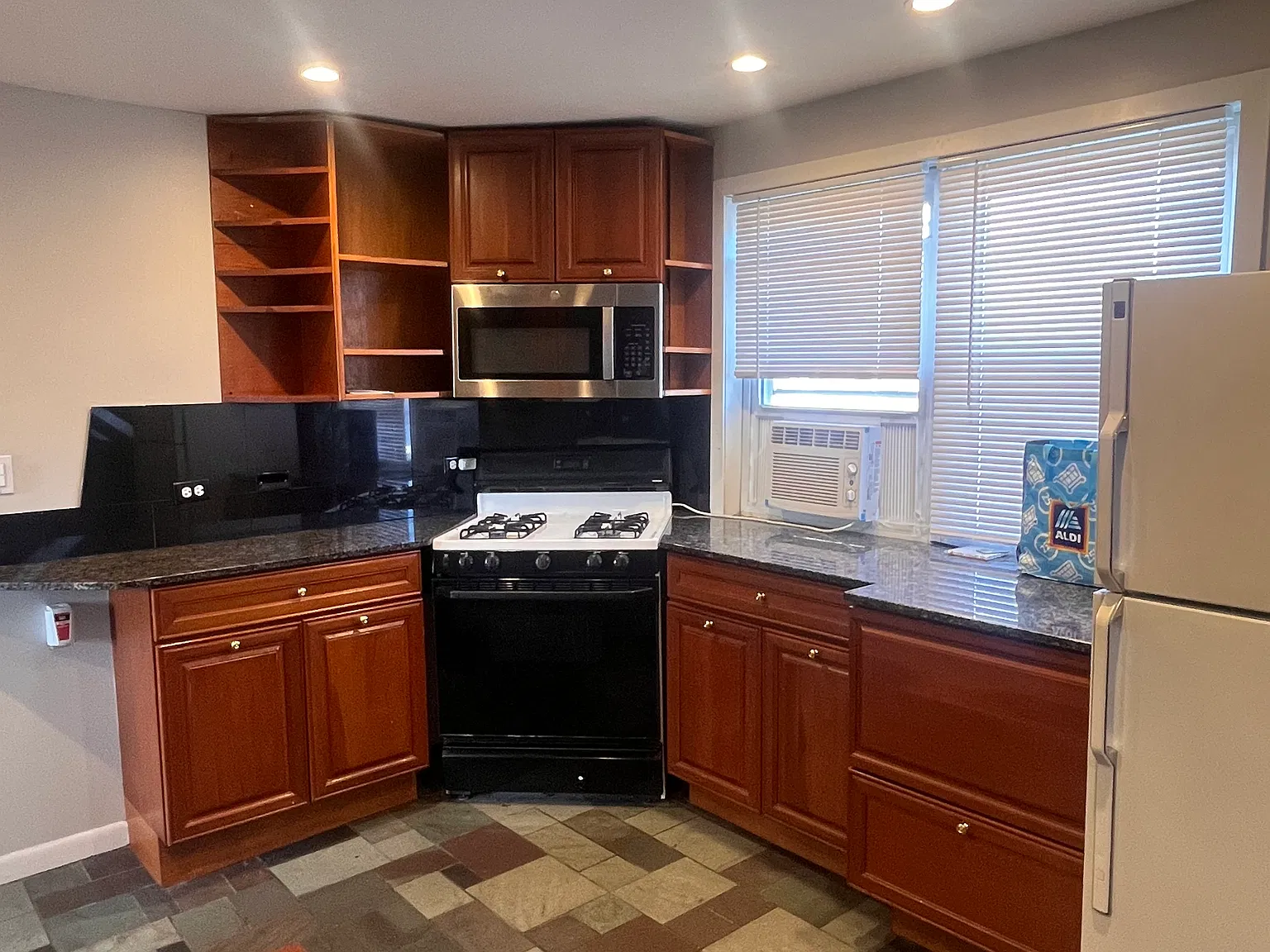 1 bed, $1,100 — Photo 3