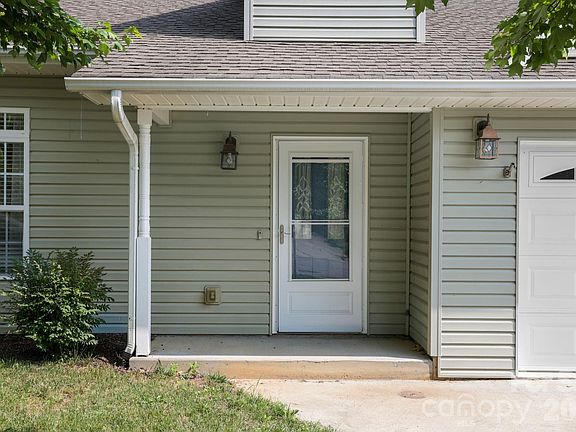 4th image of 50 Ridgeland Ln