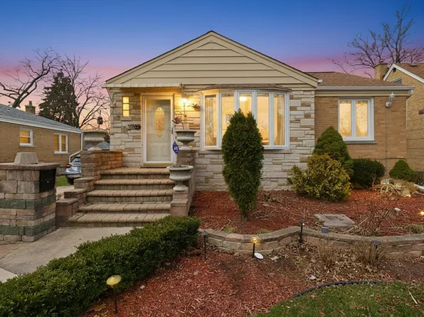 2352 S 2nd Ave, Riverside, IL 60546