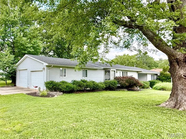 319 Fillmore St, Worden, IL 62097