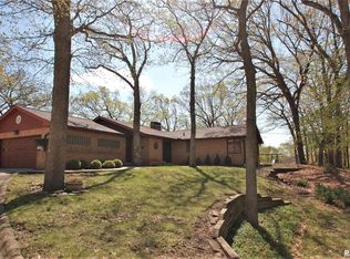 6710 N Skyline Dr, Peoria, IL 61614