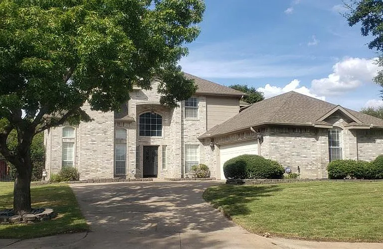4233 Fairway Crossing Drive