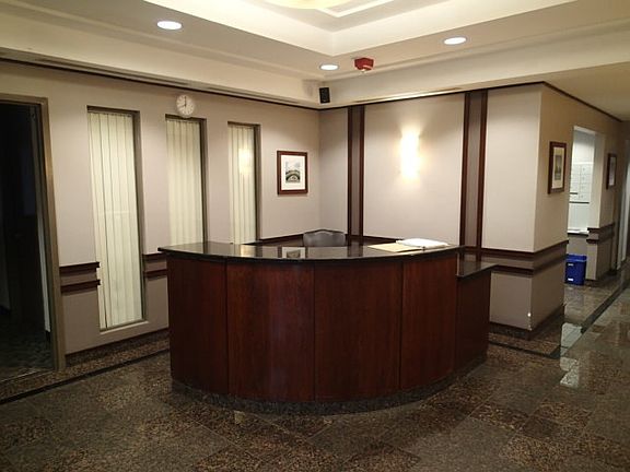 5th image of 2605 S Indiana Ave Unit 1009