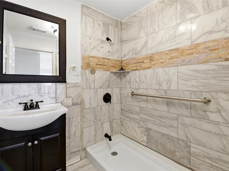 18427 Grove Brook Ln — Photo 35