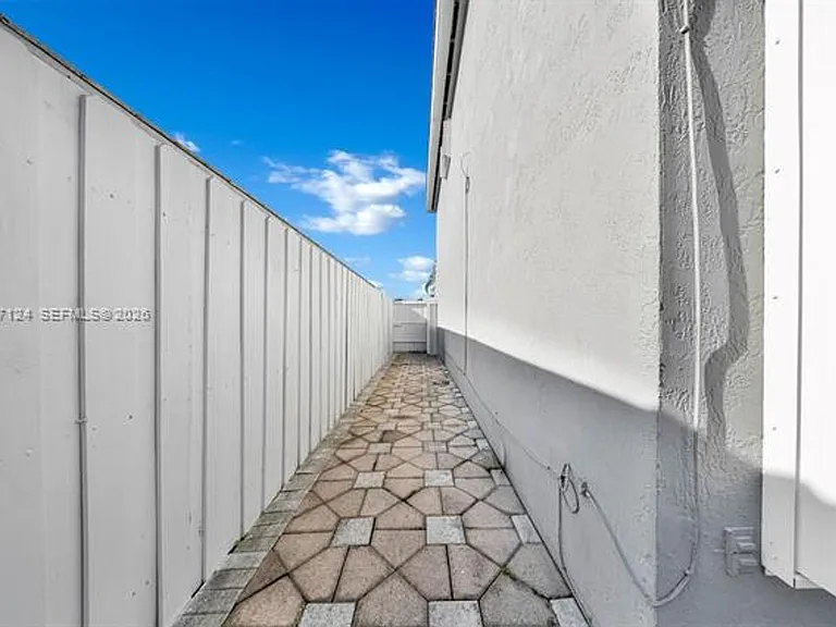 11351 SW 63rd Ter — Photo 32
