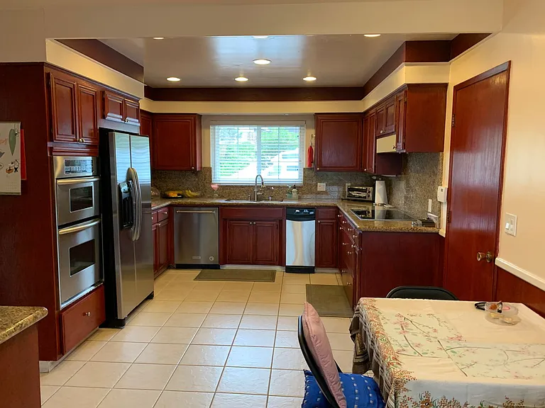 6437 Elmhurst Dr — Photo 8