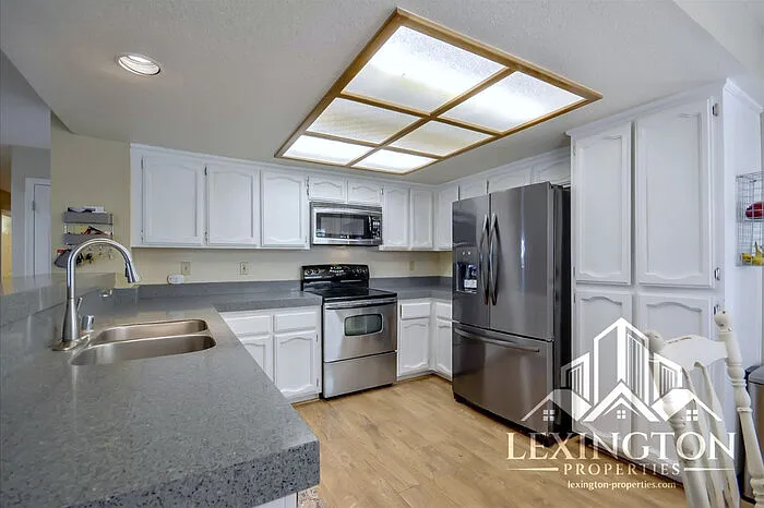 5941 Laguna Park Dr — Photo 10