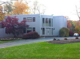 2 Trent Ct, Morristown, NJ 07960