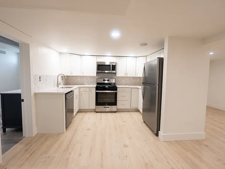 1746 Parkhill Dr #B — Photo 15