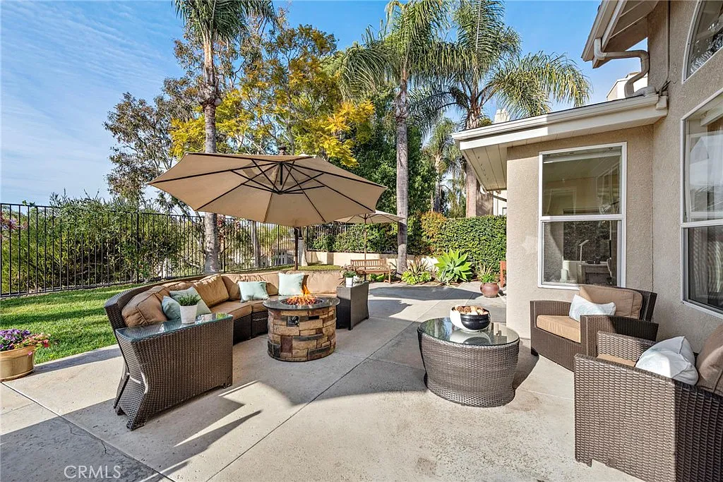 4 bed, 2.5 bath, 2530 sqft, $10,000 — Photo 2