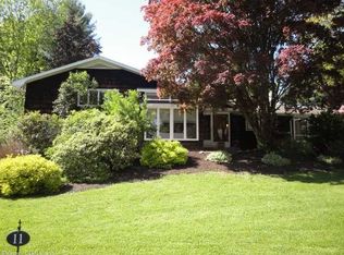 11 Cascade Rd, West Hartford, CT 06117