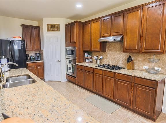 4th image of 2784 Bay Shore Ln