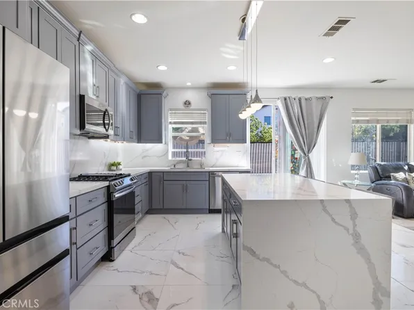 25090 Acorn Ct, Corona, CA 92883