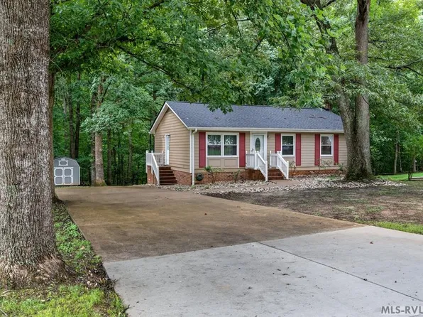 404 Benton St, South Hill, VA 23970