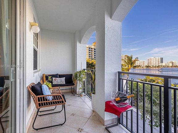 4th image of 3255 NE 184th St APT 12406