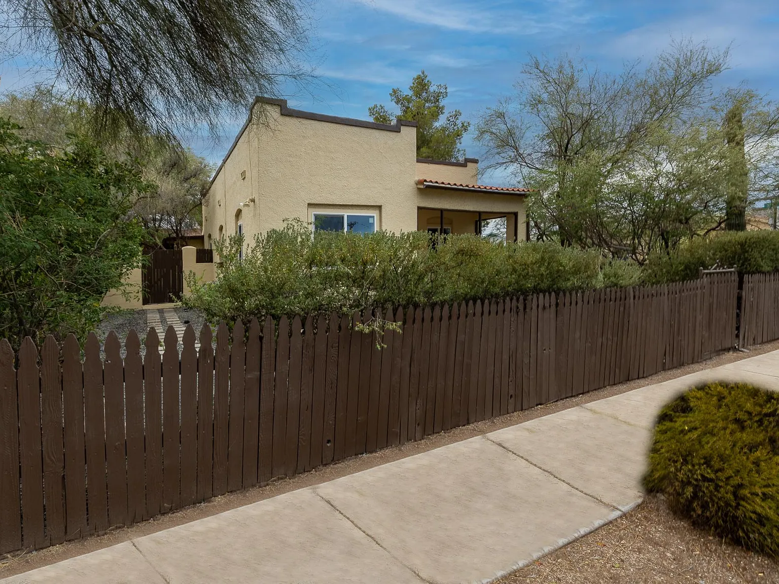 3 bed, 1081 sqft, $2,250 — Photo 2