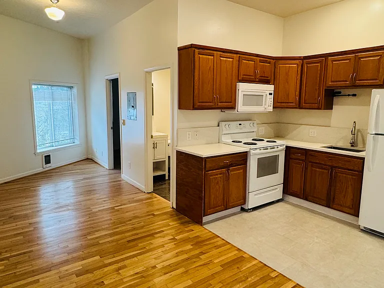 22840 Willamette Dr #5 — Photo 1