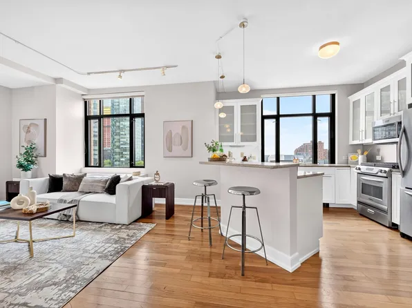 105 Greene St APT 1304, Jersey City, NJ 07302
