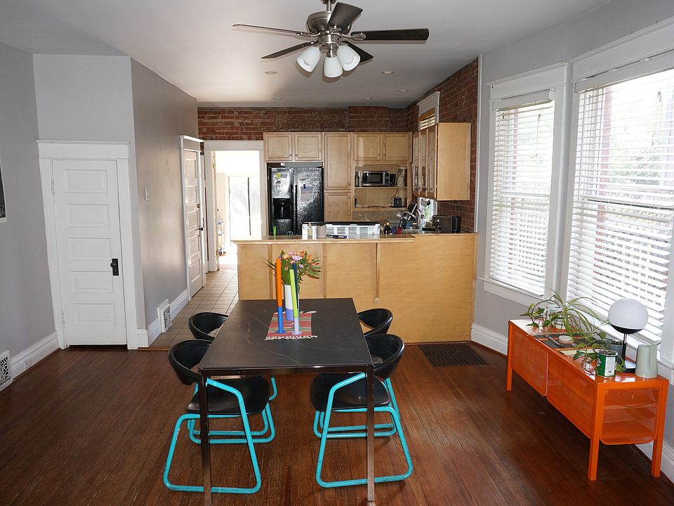 Open floor plan - Dining room and kitchen