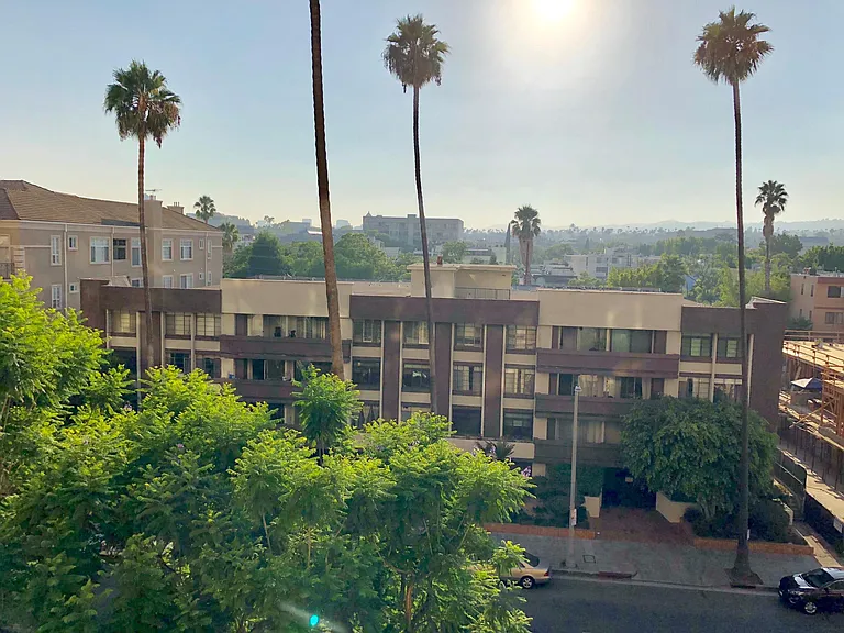 100 S Doheny Dr #523 — Photo 36