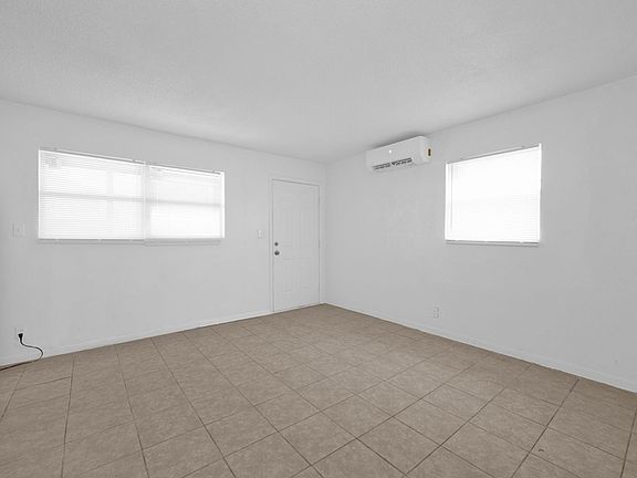 3rd image of 611 N Mirror St #1