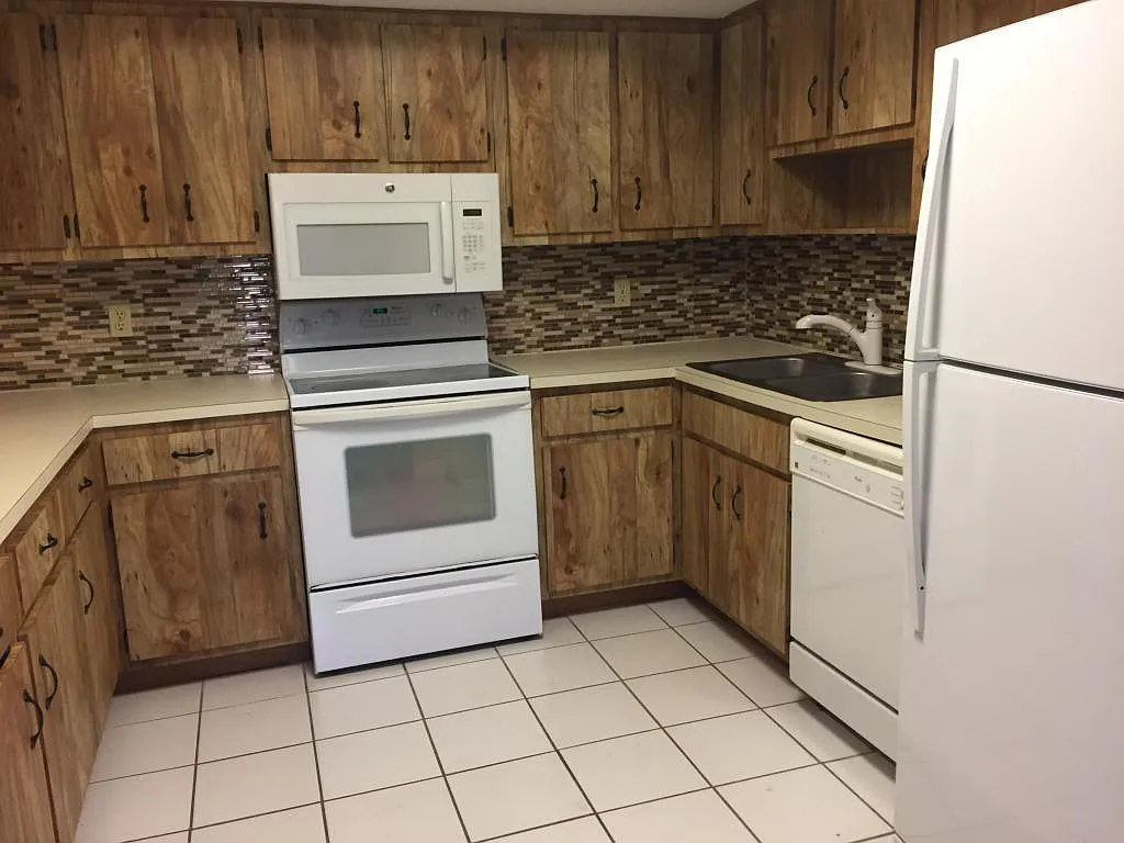 2 bed, 2.5 bath, 1577 sqft, $1,500 — Photo 2