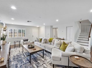 9128 Vineyard Lake Dr, Plantation, FL 33324