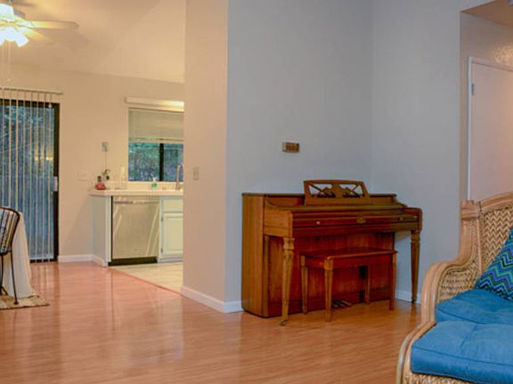 4th image of 1055 Johnfer Way