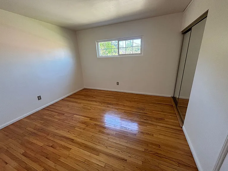4040 Toland Way — Photo 6