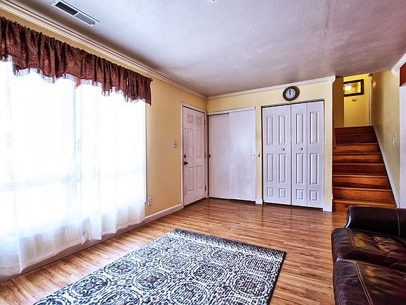 3rd image of 1446 Cambridge Dr