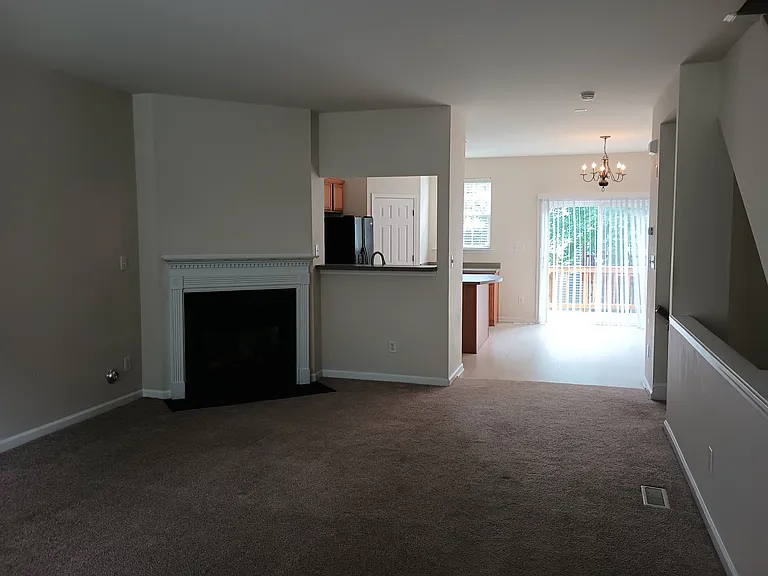 421 Madison Ave — Photo 11
