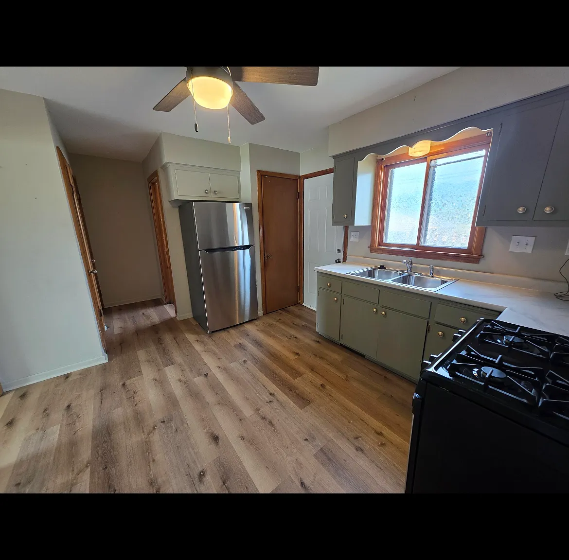 8534 W Villard Ave — Photo 2