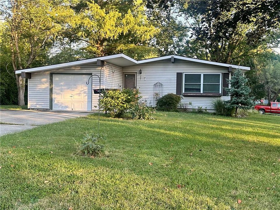 1st image of 207 Pacific Dr