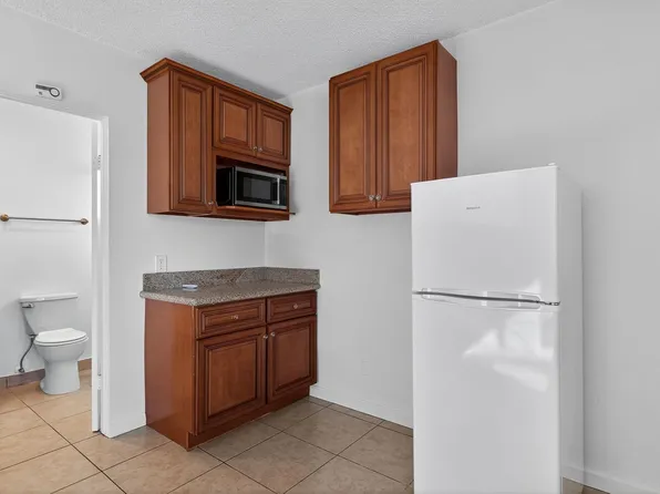 588 E. Mel Avenue - Hermosa Palms, 588 E Mel Ave #21, Palm Springs, CA 92262