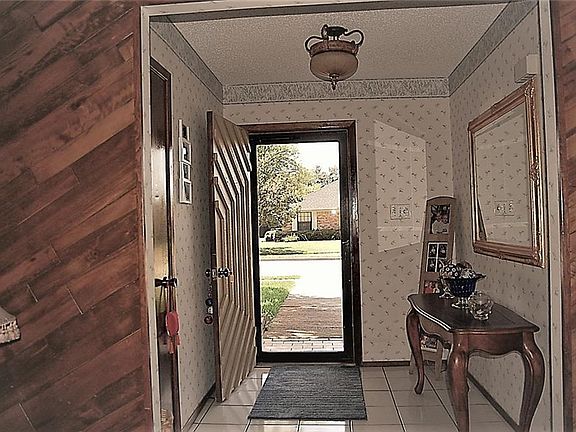 2nd image of 419 Woodhollow Dr