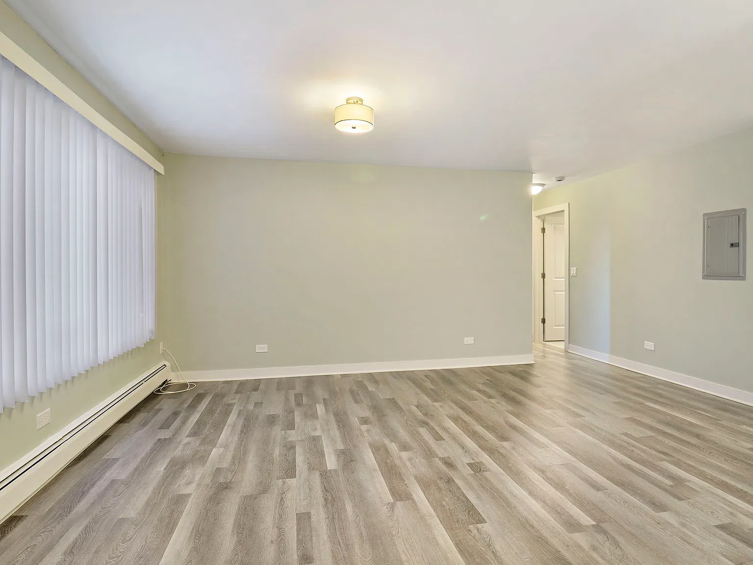 1 bed, 800 sqft, $1,900 — Photo 3