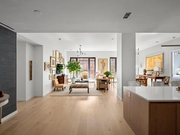 225 West 17th Street image 10 of 11