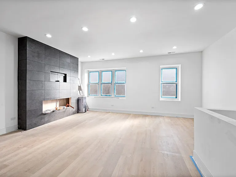 3116 W Montrose Ave #2 — Photo 13