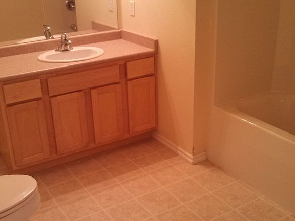 4th image of 922 Orchid Pl Unit 202