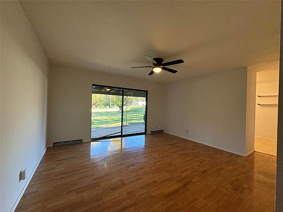 3rd image of 1169 Mesa Dr