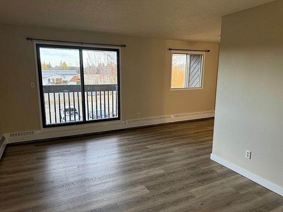 5th image of 40 Cardinal Ave