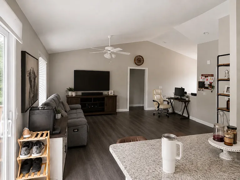 610 Summer Pointe Dr — Photo 11