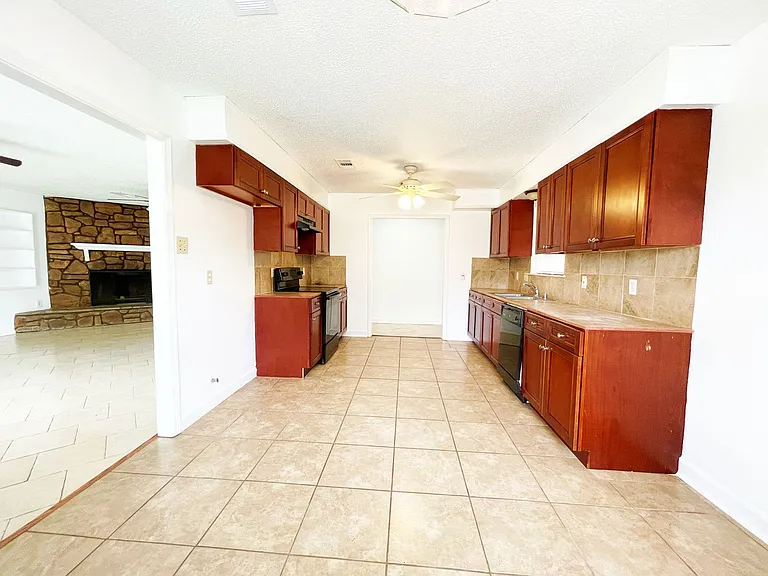 16405 Patton Ave — Photo 2