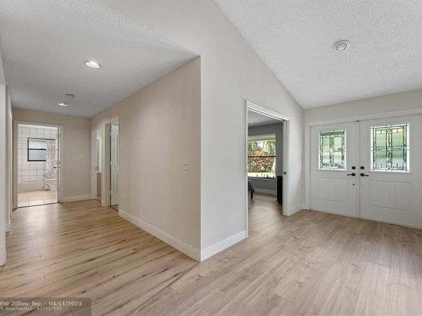 891 Citrus Pl, Wellington, FL 33414