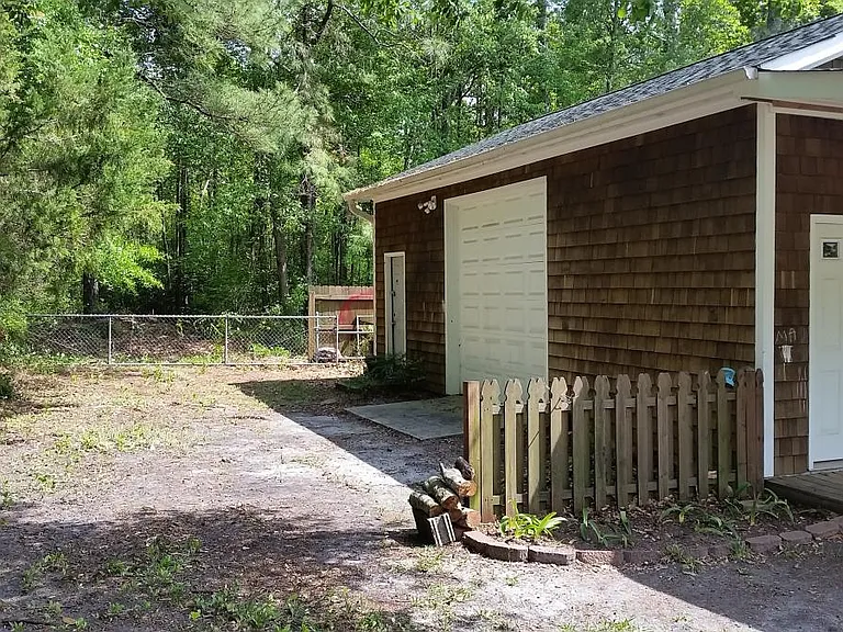 205 Hollins Rd — Photo 8