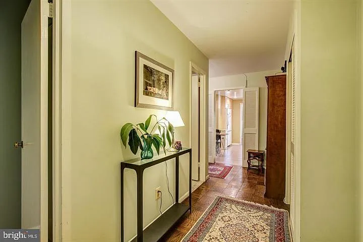 3 bed, 2.5 bath, 1572 sqft, $4,850 — Photo 2